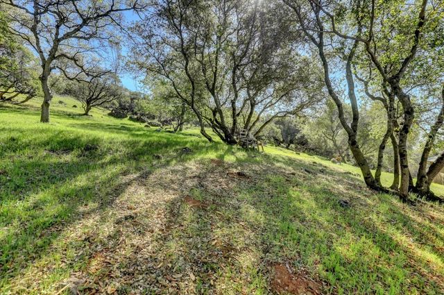 10952 Gopher Mine Trl, Grass Valley, CA 95949