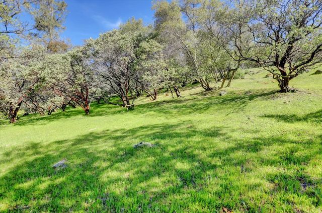 10952 Gopher Mine Trl, Grass Valley, CA 95949
