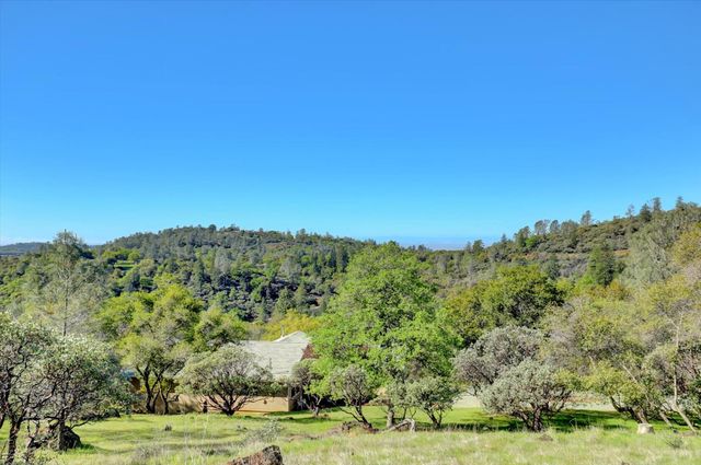 10952 Gopher Mine Trl, Grass Valley, CA 95949