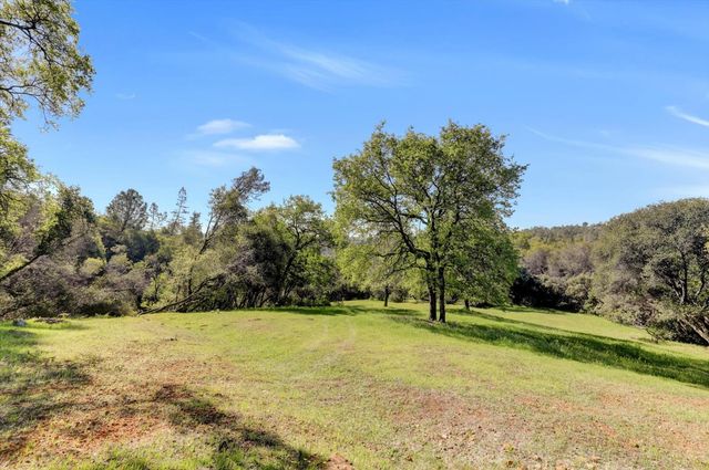 10952 Gopher Mine Trl, Grass Valley, CA 95949