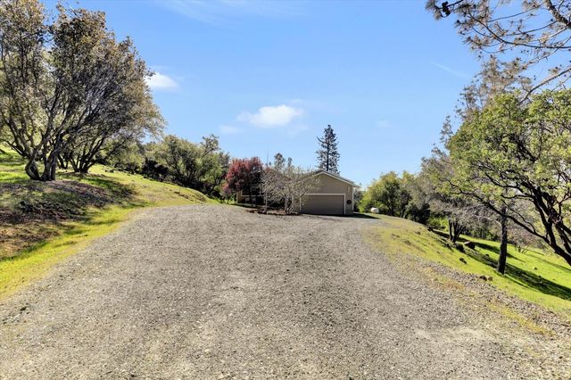 10952 Gopher Mine Trl, Grass Valley, CA 95949