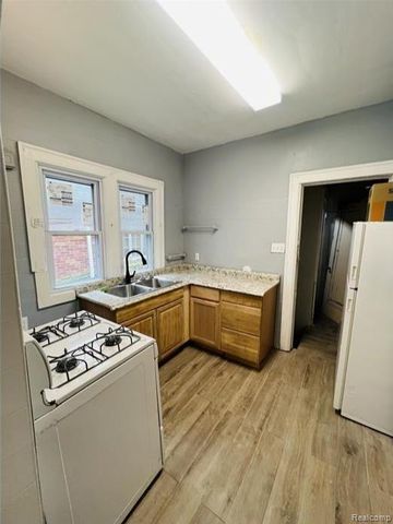 2951 Leslie Street, Detroit, MI 48238