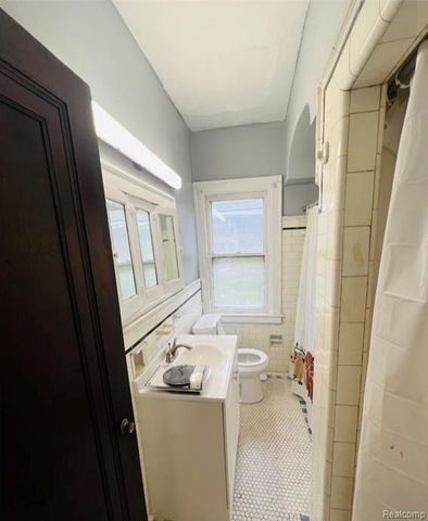 2951 Leslie Street, Detroit, MI 48238