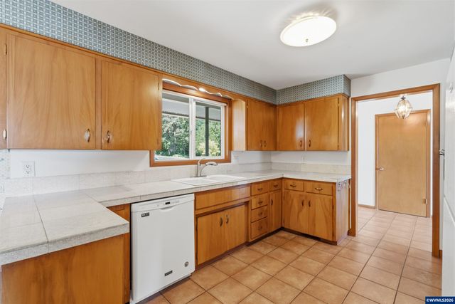 1514 37th Av NW, Salem, OR 97304
