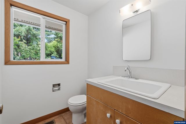 1514 37th Av NW, Salem, OR 97304