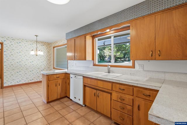 1514 37th Av NW, Salem, OR 97304