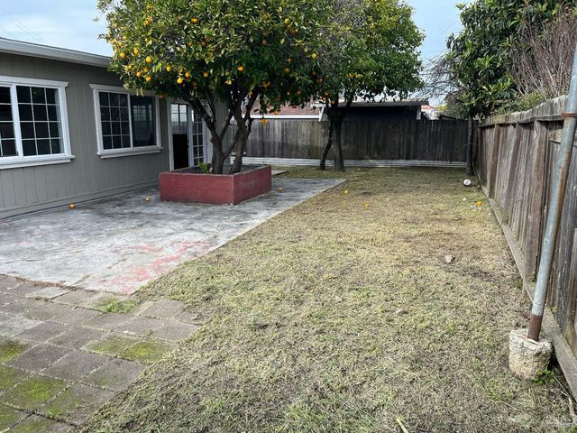 242 Phelan Ave, Vallejo, CA 94590