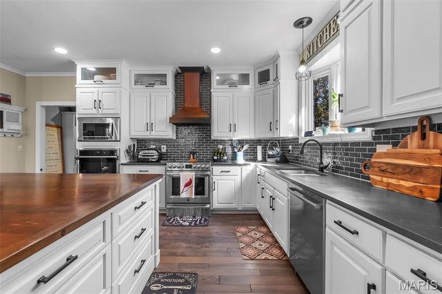 184 Country View Drive, Benton, MO 63736