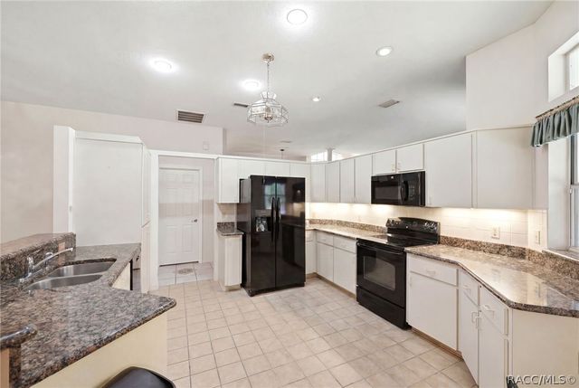 184 Pine Street, Homosassa, FL 34446