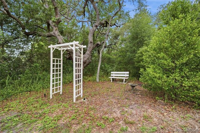 184 Pine Street, Homosassa, FL 34446