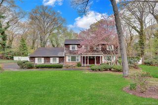 34 Hemingway Drive, Dix Hills, NY 11746