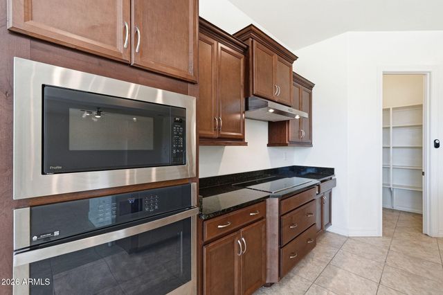 19407 W SELDON Lane, Waddell, AZ 85355