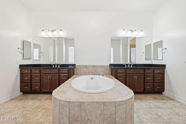 19407 W SELDON Lane, Waddell, AZ 85355