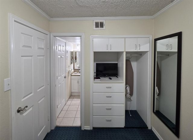 6102 Seawall Boulevard 306, Galveston, TX 77551