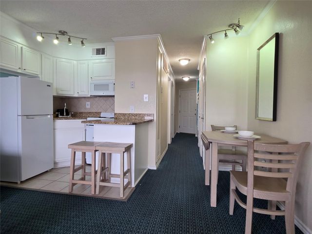 6102 Seawall Boulevard 306, Galveston, TX 77551