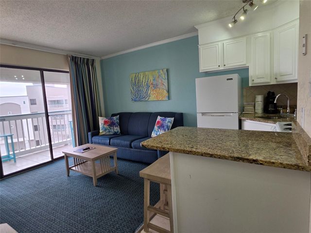 6102 Seawall Boulevard 306, Galveston, TX 77551