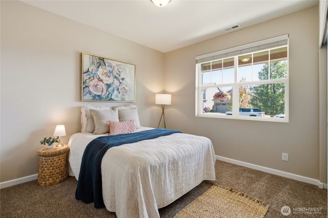 519 Bondgard Avenue E, Enumclaw, WA 98022