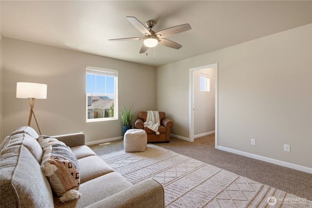 519 Bondgard Avenue E, Enumclaw, WA 98022