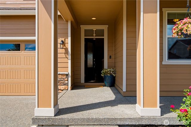519 Bondgard Avenue E, Enumclaw, WA 98022