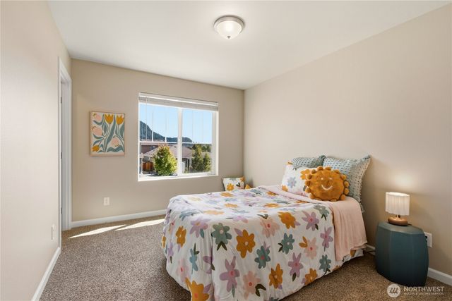 519 Bondgard Avenue E, Enumclaw, WA 98022
