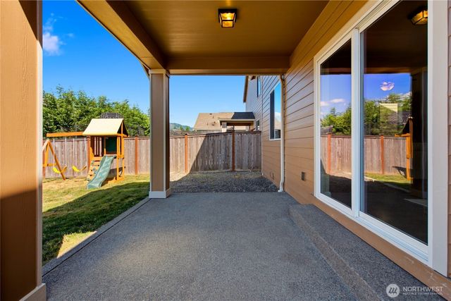 519 Bondgard Avenue E, Enumclaw, WA 98022