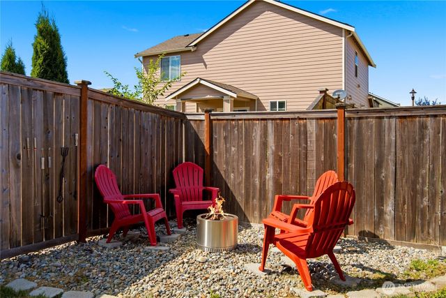 519 Bondgard Avenue E, Enumclaw, WA 98022