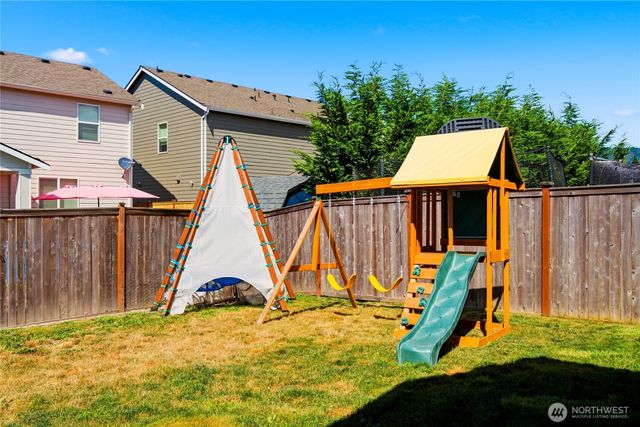 519 Bondgard Avenue E, Enumclaw, WA 98022