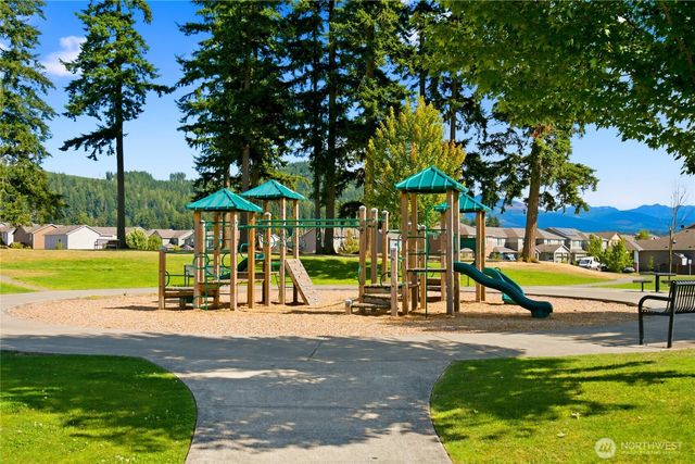 519 Bondgard Avenue E, Enumclaw, WA 98022