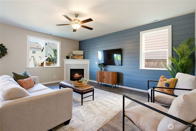 519 Bondgard Avenue E, Enumclaw, WA 98022