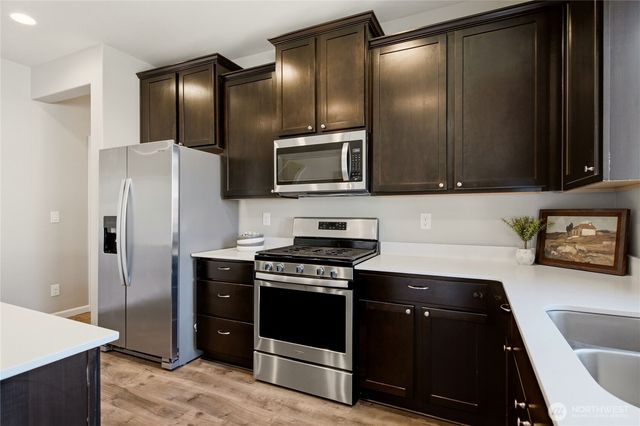 519 Bondgard Avenue E, Enumclaw, WA 98022
