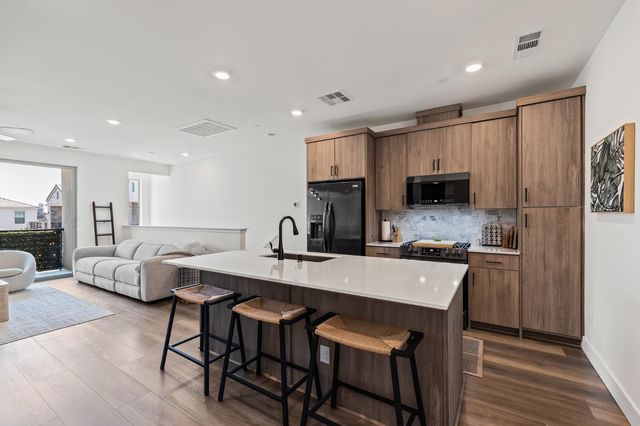 464 W Balsam Lane, Clovis, CA 93611
