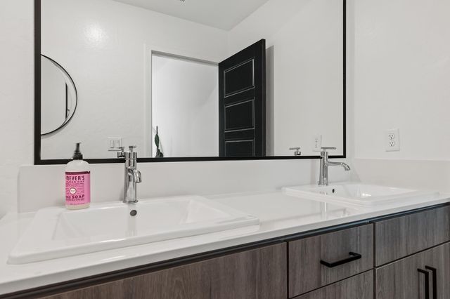 464 W Balsam Lane, Clovis, CA 93611