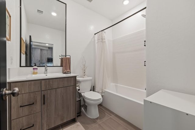 464 W Balsam Lane, Clovis, CA 93611