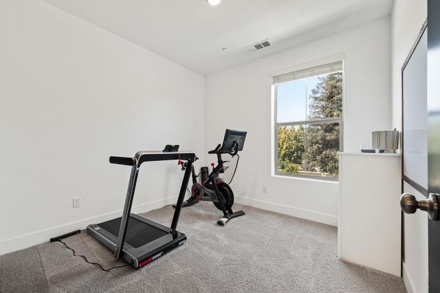 464 W Balsam Lane, Clovis, CA 93611
