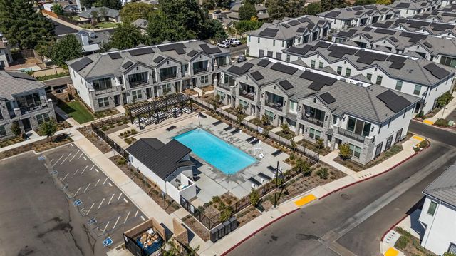 464 W Balsam Lane, Clovis, CA 93611