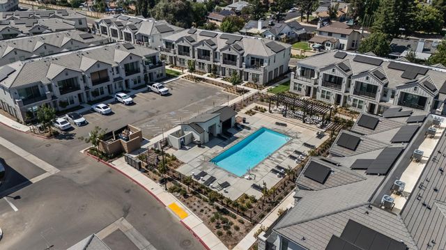 464 W Balsam Lane, Clovis, CA 93611