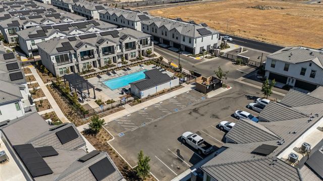 464 W Balsam Lane, Clovis, CA 93611