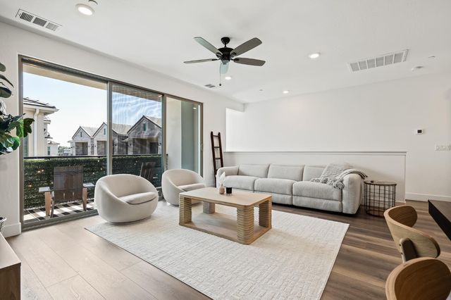 464 W Balsam Lane, Clovis, CA 93611