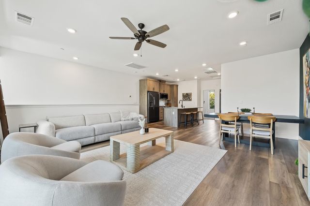 464 W Balsam Lane, Clovis, CA 93611
