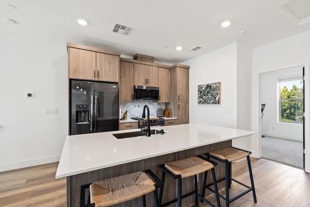 464 W Balsam Lane, Clovis, CA 93611