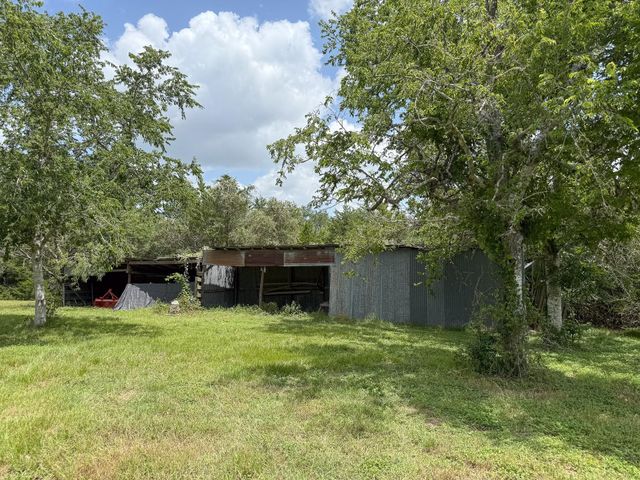 1359 County Road 208, Weimar, TX 78962