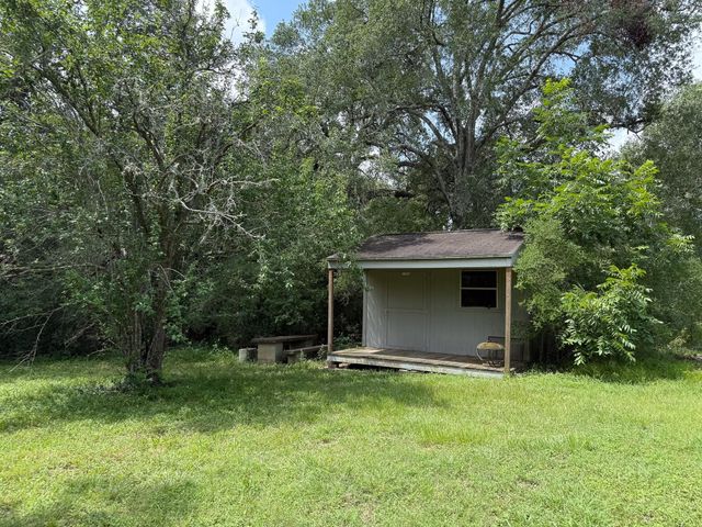 1359 County Road 208, Weimar, TX 78962