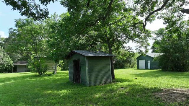 1359 County Road 208, Weimar, TX 78962