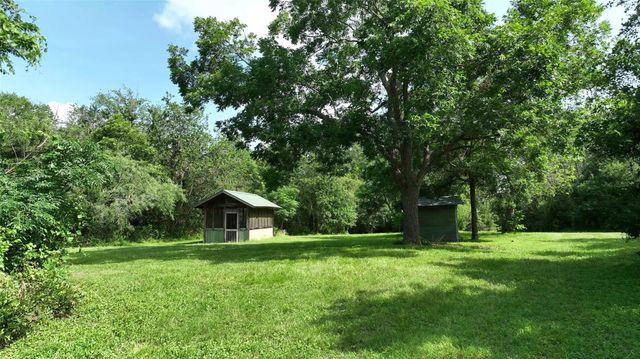 1359 County Road 208, Weimar, TX 78962