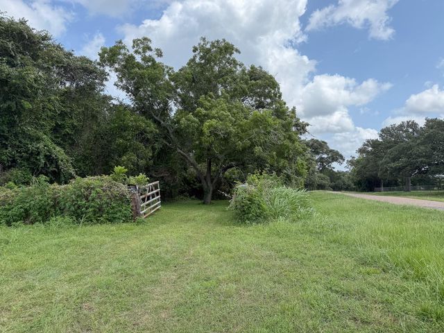 1359 County Road 208, Weimar, TX 78962
