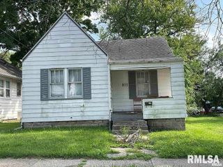 812 W MACQUEEN Avenue, Peoria, IL 61604