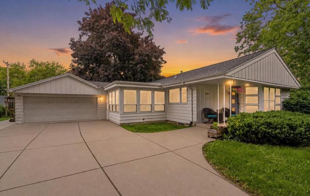 2945 Cottonwood COURT, Brookfield, WI 53005