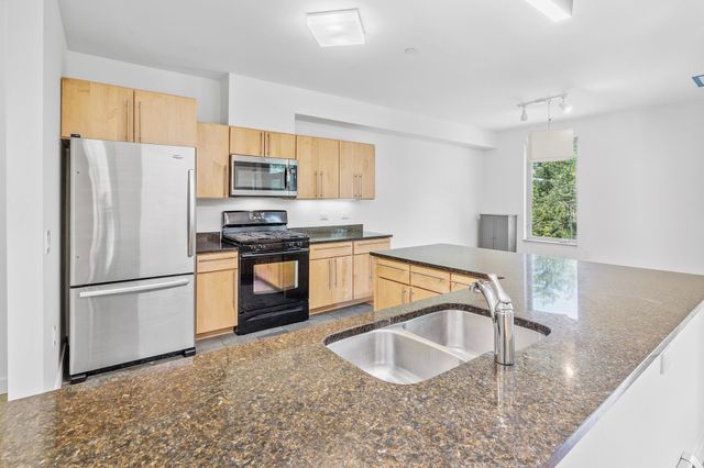 11 Gile Dr Unit 1B, Hanover, NH 03755