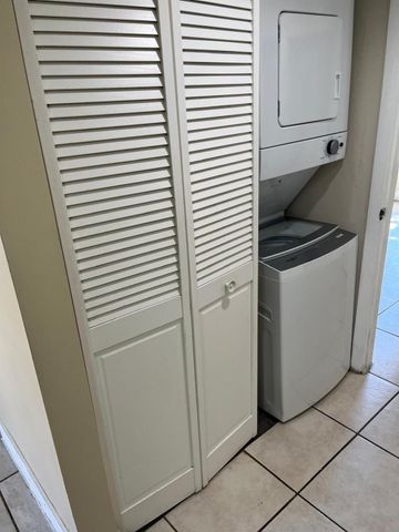 4240 NW 21st St 143, Lauderhill, FL 33313