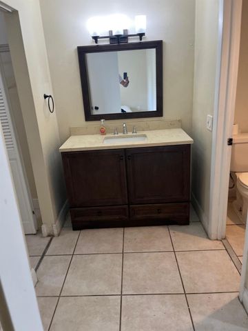 4240 NW 21st St 143, Lauderhill, FL 33313